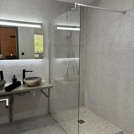 Domek alpejski Les Perce Neige & Jacuzzi Privatif, Proximite Gerardmer & La Bresse *